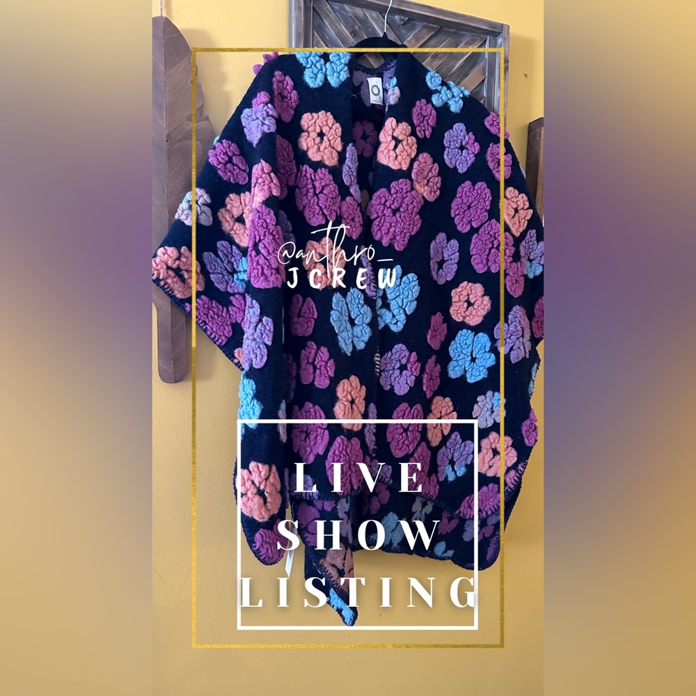 J174 NWT ANTHROPOLOGIE AKEMI + KIN 3D FLORAL SHRUG/PONCHO